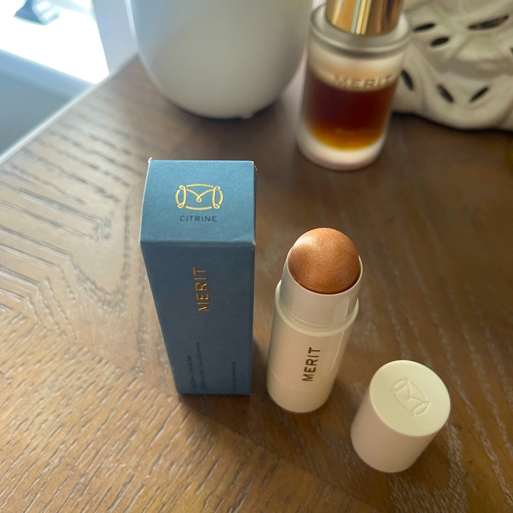 Merit Day Glow Highlighting Balm